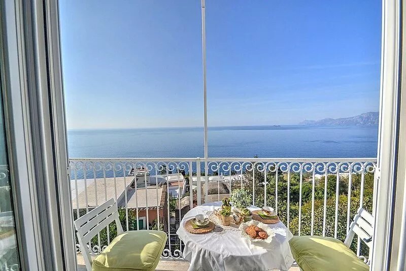 Casa Biagina A: A bright apartment which faces the sun and the sea, with Free