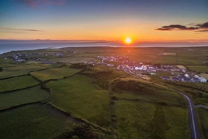 Doolin Village L07 -  a two story that sleeps 6 guests  in 3 bedrooms