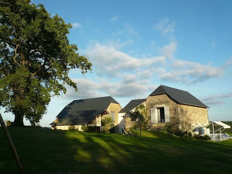 Lodging rated 4 stars NN, with swimming pool, in an old Bearnaise farm