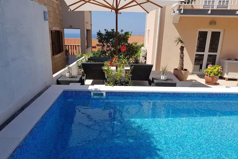 Modern apartment with sea view for 4 person