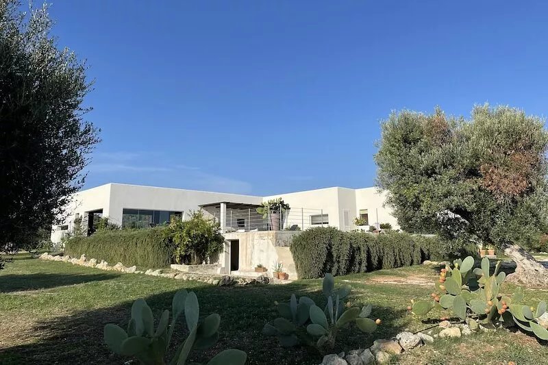 Modern Villa,  spectacular private pool with sea view, only 3 minutes to beach!