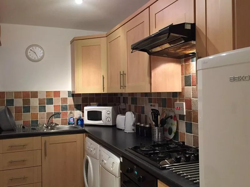 Ground Floor Brecon ************ 6 Boleyn House.Free wifi.Kitchen and bathroom