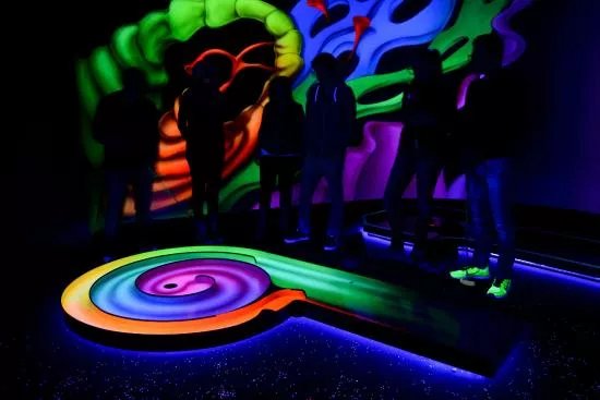 Schwarzlichtfabrik 3D Minigolf