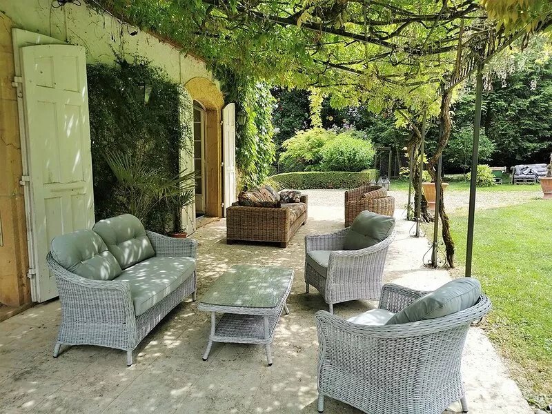 Historic Chateau Provides a Beautiful Wedding Venue in the Swiss Countryside