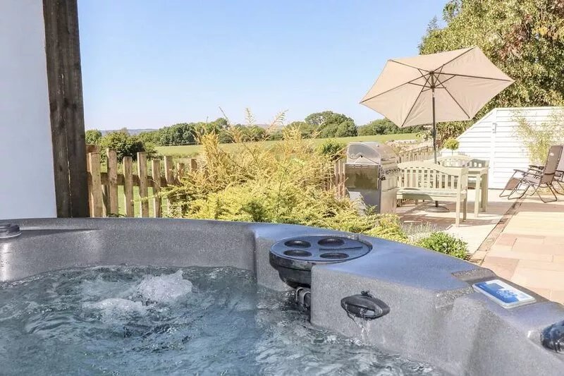 The Coach House 5*, Private Hot tub, Derbyshire Dales/Peak District.