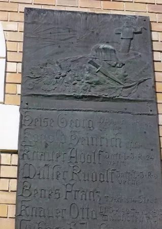 Kriegerdenkmal in der Friedhofskapelle Christkindl