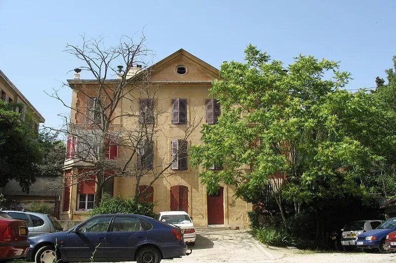 charming studio in an old "Maison aixoise" in the center