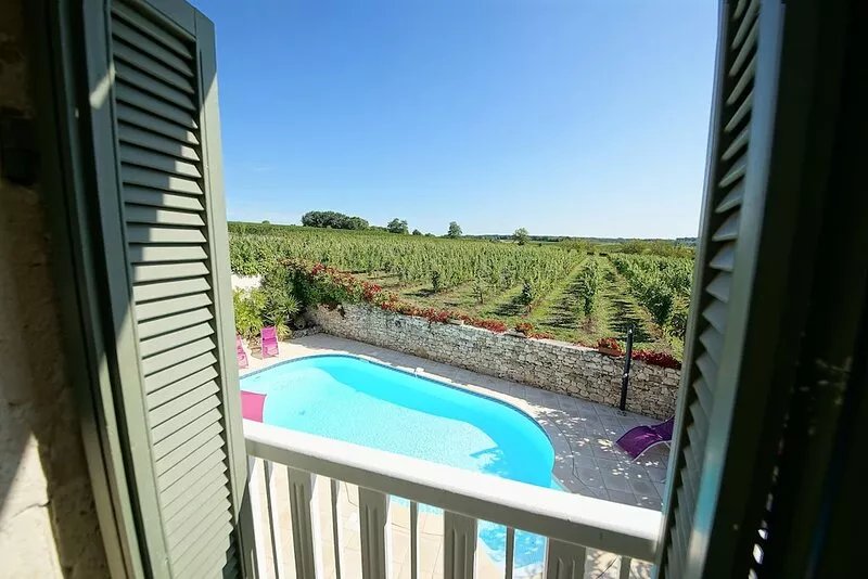 Superb air-conditioned character house with private heated pool ****
