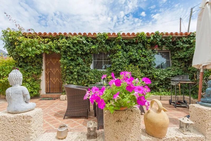 "La Casa" In Tropical Garden In A Rural Setting