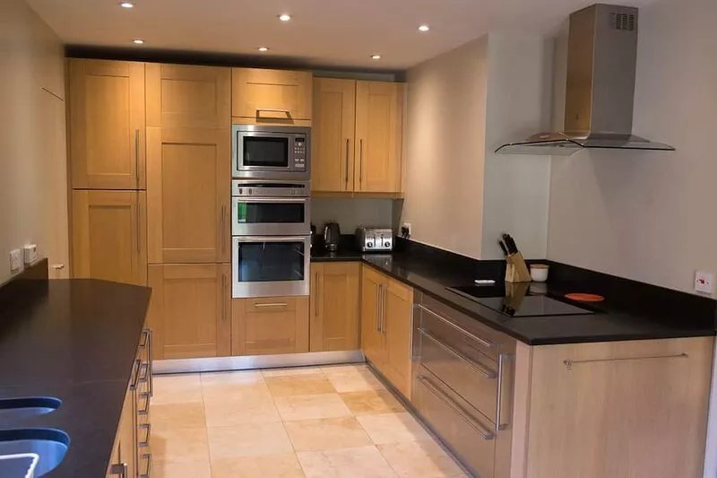 Lovely, spacious home with huge rear garden
