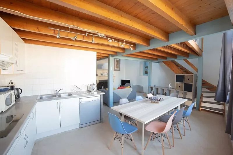 House La Rochelle near the Vieux Port for 6 to 9 people, overlooking the canal
