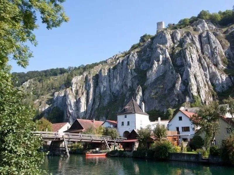 Vacation apartment with a direct view of the water
