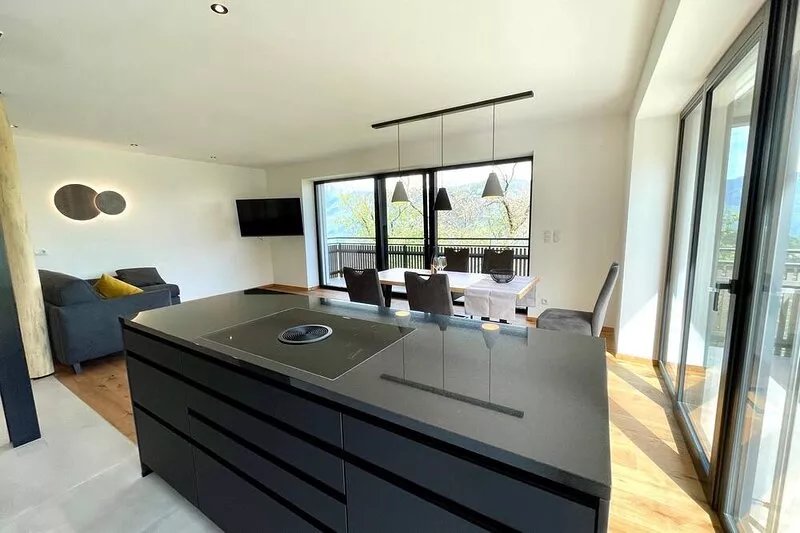 90 m² new vacation apartment with mountain view, sunny balcony and WLAN.