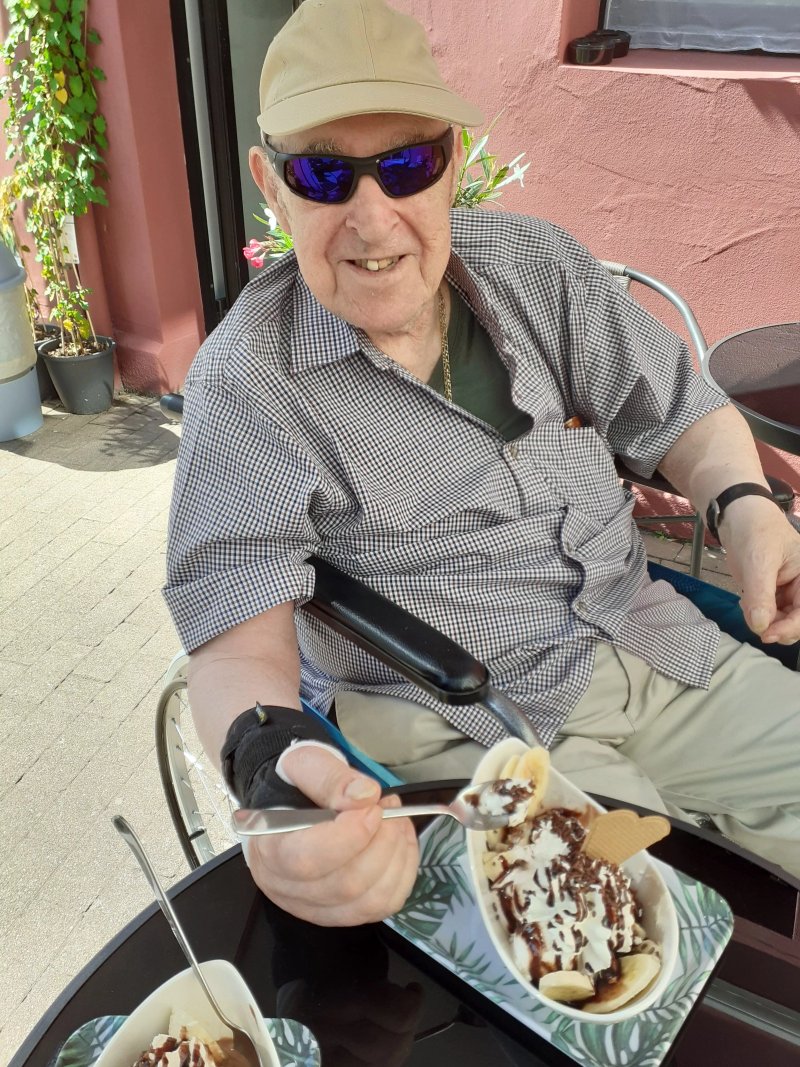 Hilli Fruits. Eis Cafe