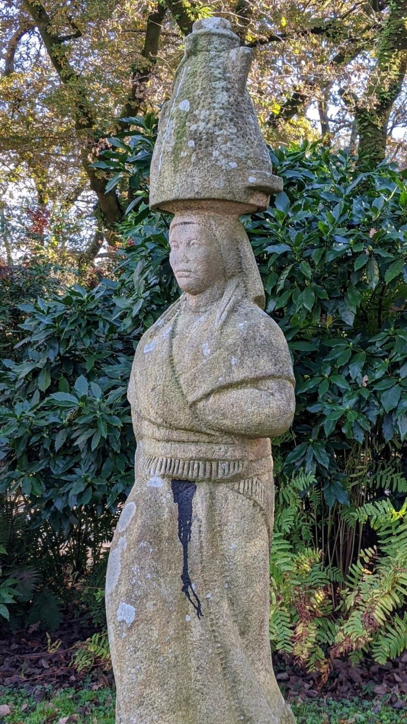 Escultura Da Leiteira