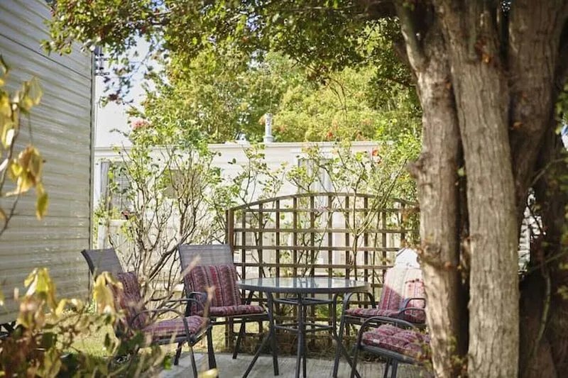 Lighthouse Retreat - A stones throw from West Mersea beach