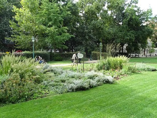 Karolyi Garden