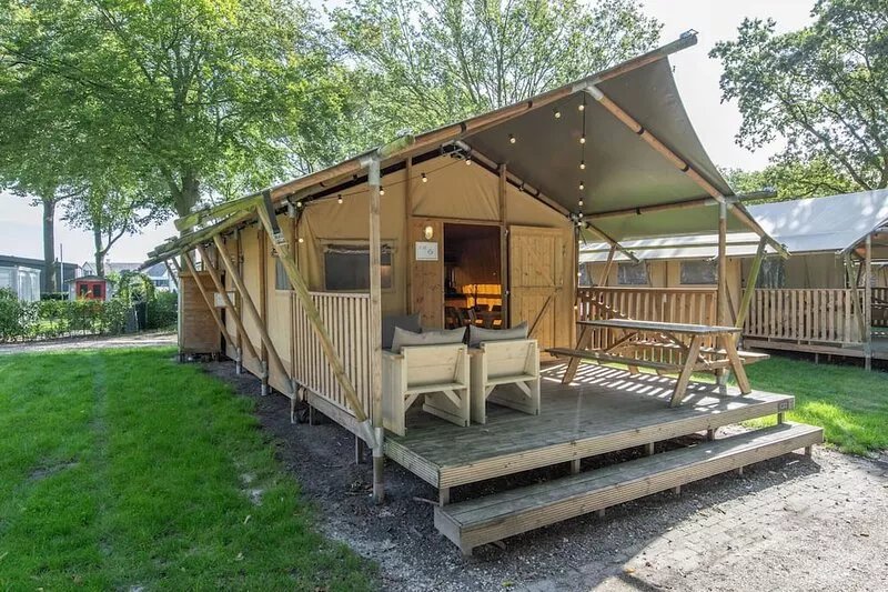 Nice safari tent with bathroom, on a holiday park in De Maasduinen