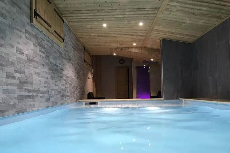 Chalet Mitoyen Indoor swimming pool winter season only (December to April)