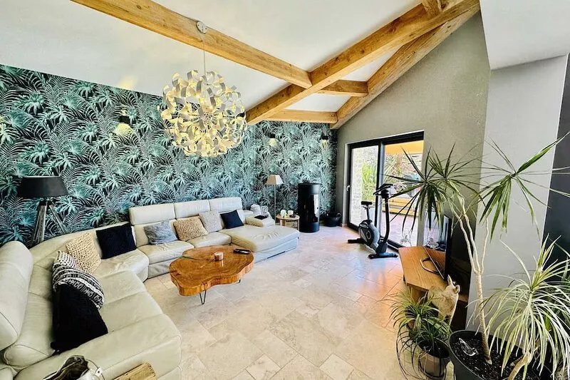 Stone house, swimming pool, spa, pétanque court, outdoor bar