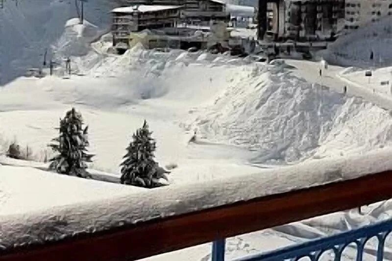 Ski Holiday Apartment With Balcony