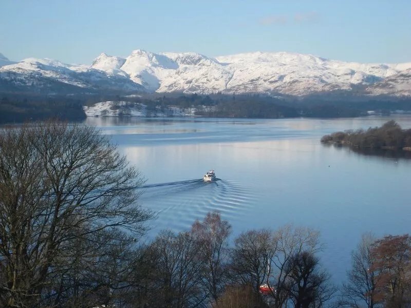 Traditional cottage. Quiet area of Windermere. Log stove