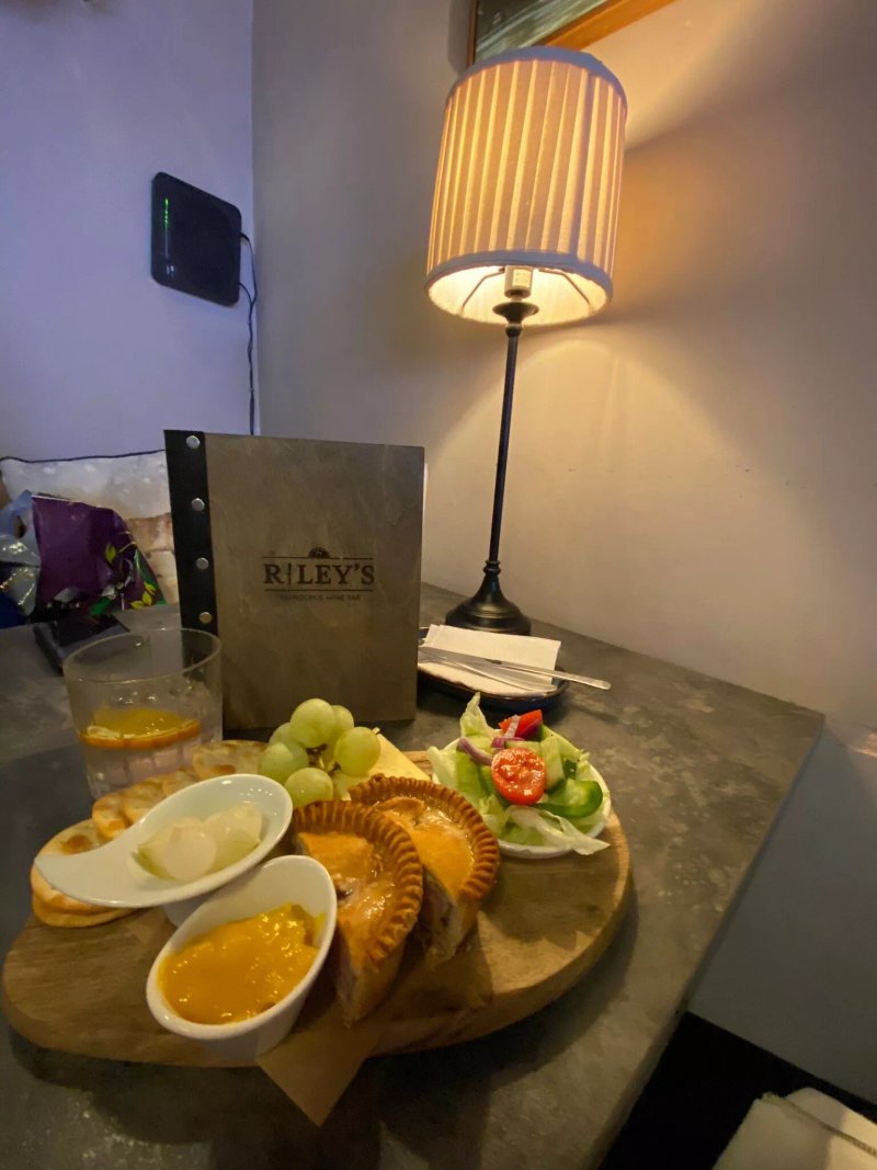 Riley's Taproom And Wine Bar
