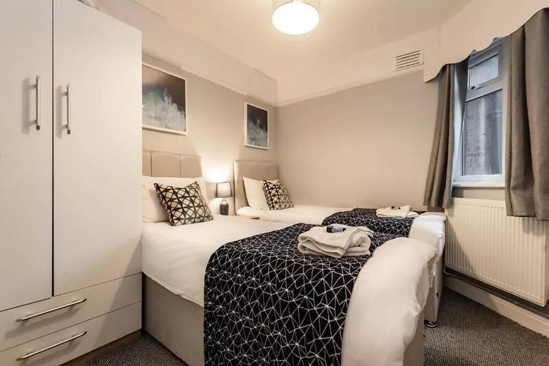 Perfect Location Gunwharf 2 Bedroom Apartment! Sleeps 5!