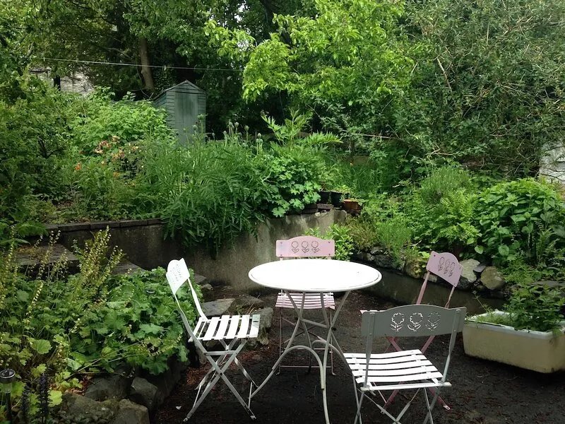 Comfy cottage in glorious West Wales perfect for mountains or coast sleeps 9