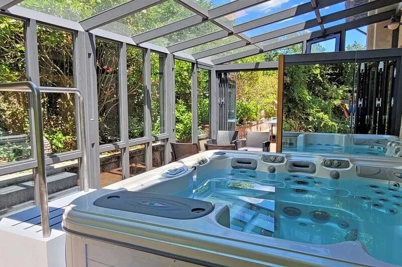 Stylish Villa (6 or 8 bedrooms) with Private Pool, 40 minutes from Florence