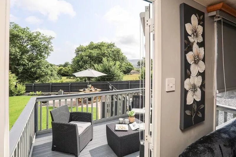 TYN CLWT, pet friendly, with a garden in Llanrug