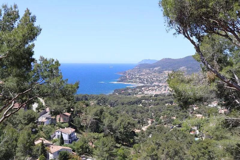 Villa facing the sea, heated swimming pool, facing south in a private domain