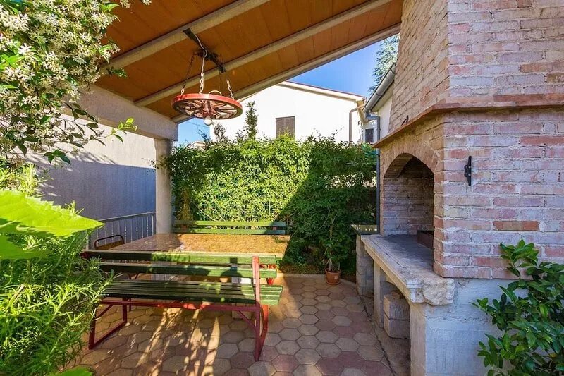 Quaint Apartment with Garden in Medulin