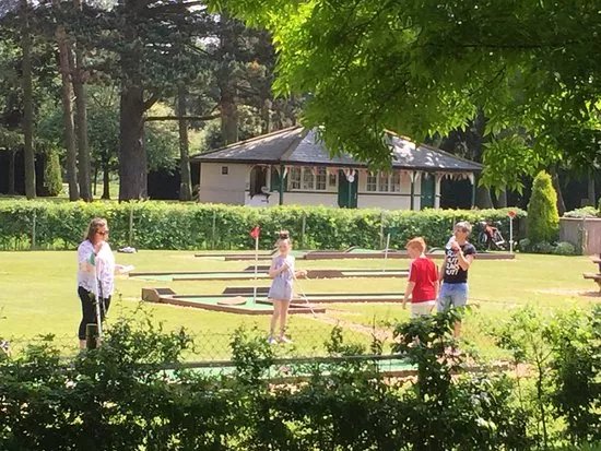 Eaton Park Crazy Golf and Putting