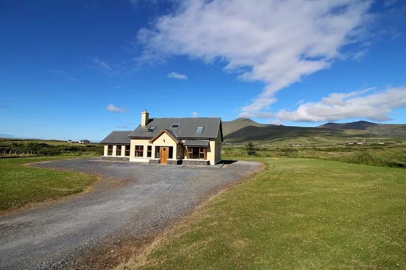 Bright, Modern House on the Dingle Peninsula. Wifi Available.