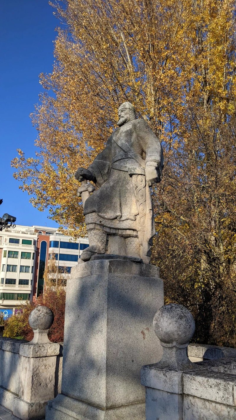Estatua De Alvar Fanez