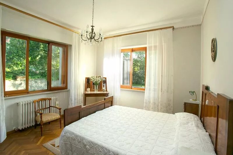 Villa & private pool in  village, restaurants, pizza oven, free organic produce