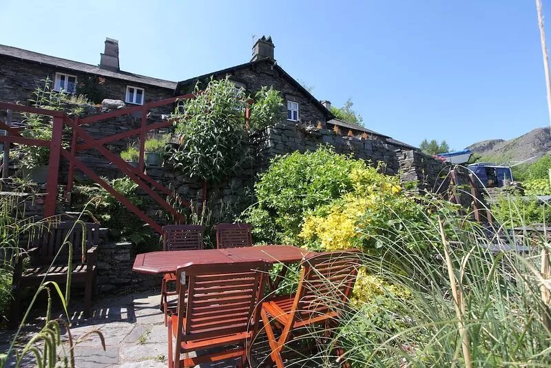 Rose Bank Cottage, character cottage in Lakeland village with gorgeous views