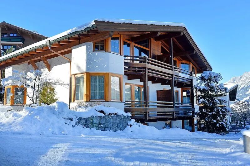 House by slopes and golf course, with view of the Wilden Kaiser
