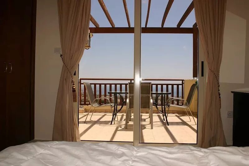 Luxury apartment in Peyia with great views of Coral Bay