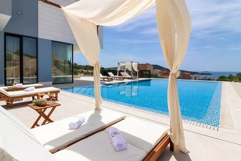 Villa Golden Lion – A Luxury Oasis with Pool, Sauna, Jacuzzi, Fitness and