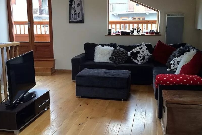 Modern Alpine Luxury Duplex Apartment With Mountain Views, Log Burner & Balcony