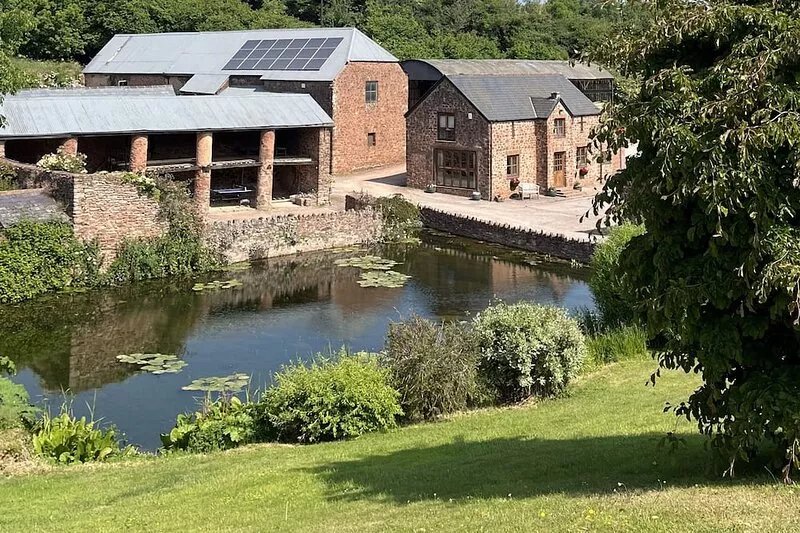 A Very Spacious Cottage in a Beautiful Location - near Quantock Hills & Exmoor