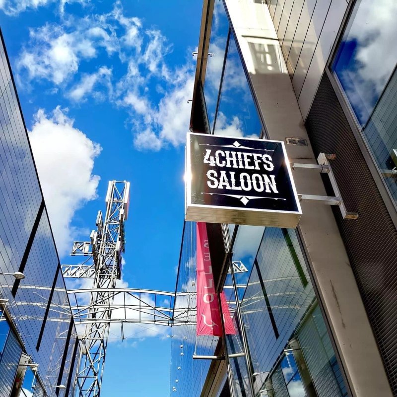 4chiefs Saloon Sello