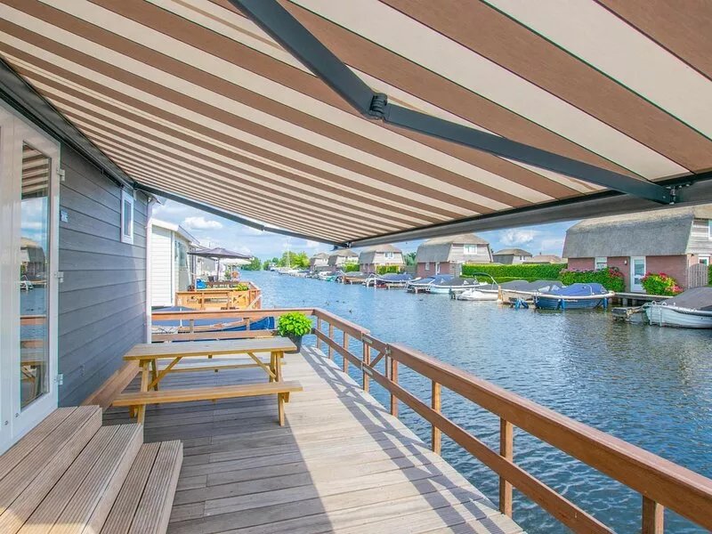 Waterfront chalet with swimming ladder