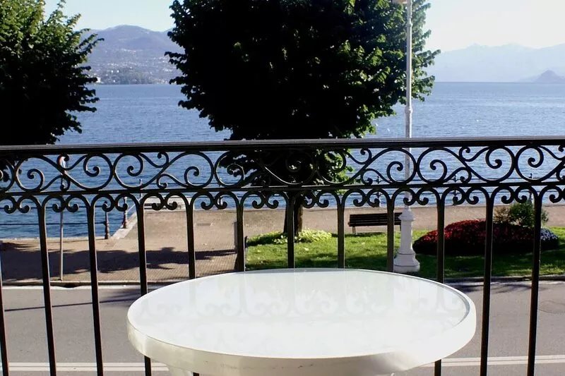 Apartment on the lakefront in downtown Stresa