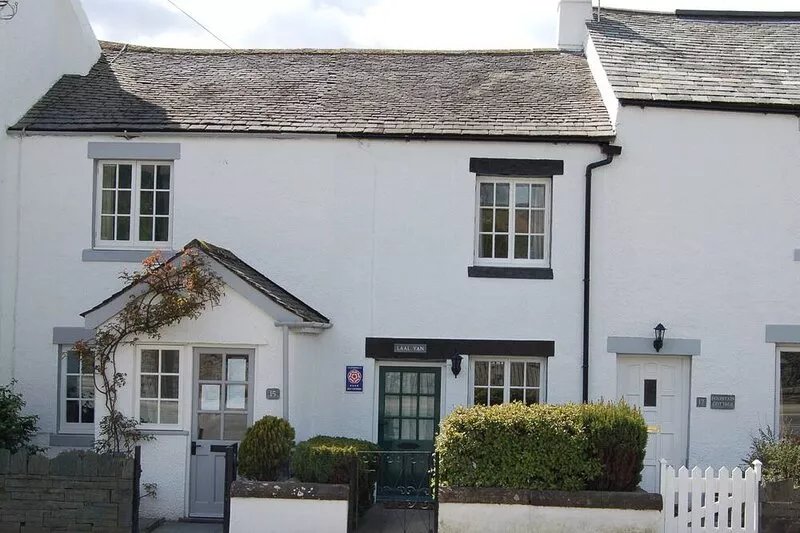 Charming character cottage within a 5-minute level stroll of the town centre.