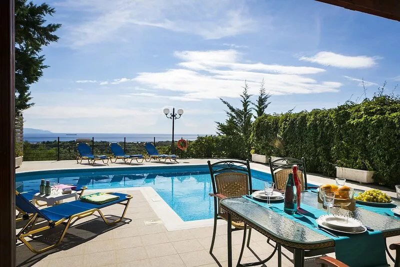 Villa Thalia, close to beach with Wi-Fi, A/C, BBQ and private swimming pool