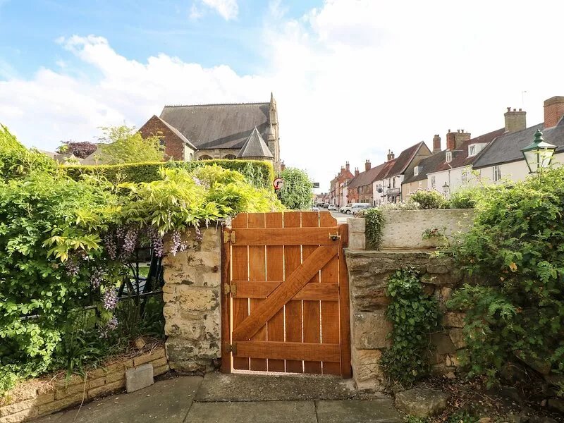 ARCH COTTAGE, family friendly, character holiday cottage in Lincoln