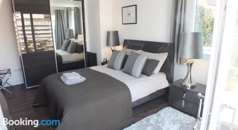 Prestwick Suites Luxury Apartment
